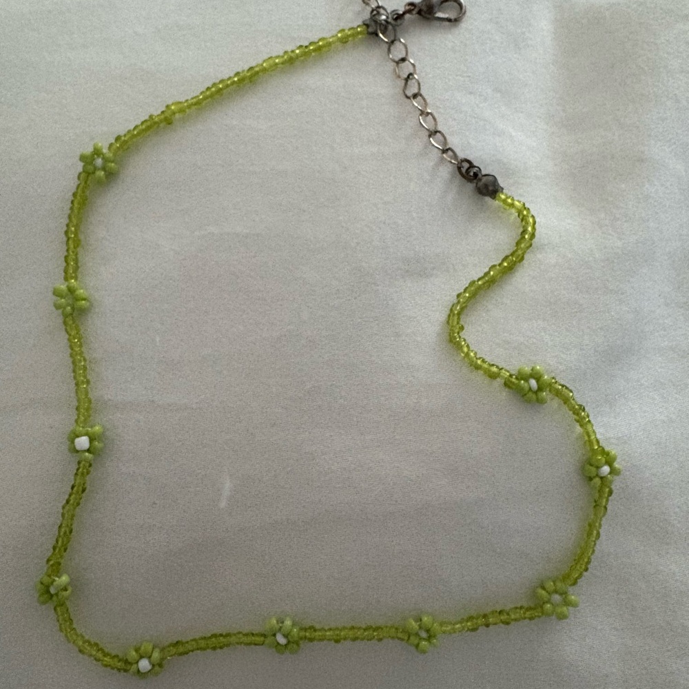 urban outfitters flower bead necklace